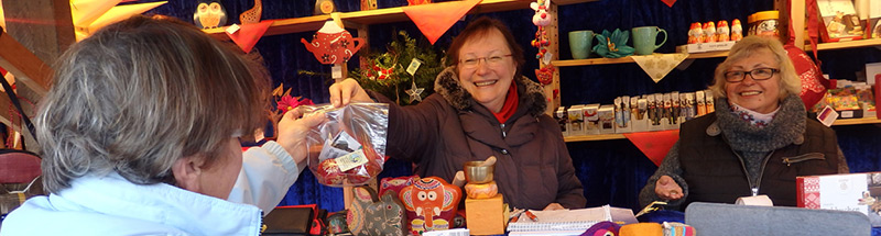 Fairer Handel - Verkaufsstand auf dem Weihnachtsmarkt